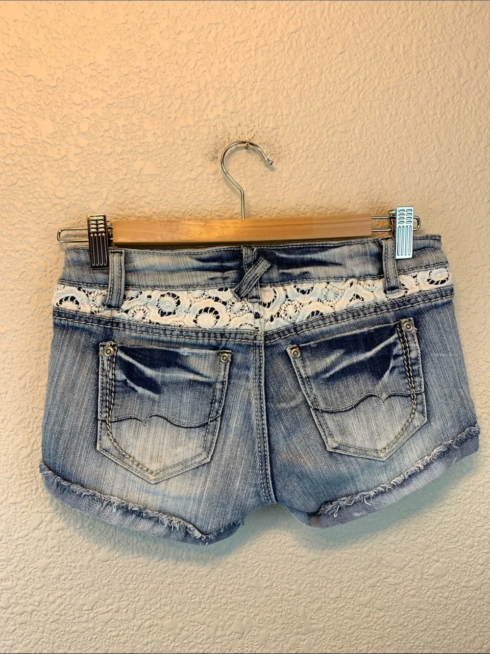 Empyre Jean short  sz 1 y2k crochet distressed low rise light wash casual